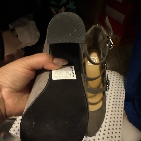 Elegant Gray Women's Heels - Picture 4 of 4